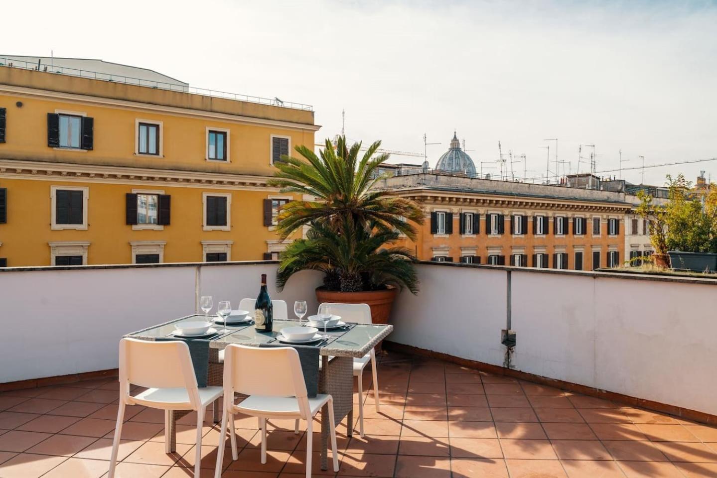 Apartment The Terrace With St Peter View Rom